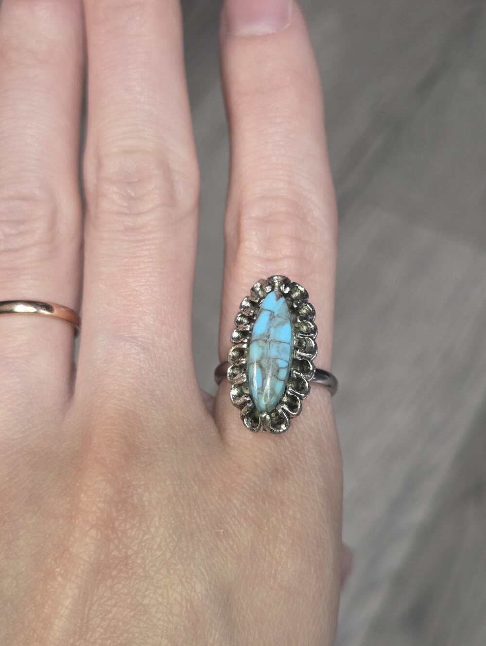 1970s Southwest Turquoise Color Dyed Howlite Ring Adjustable Silver Tone Vintage